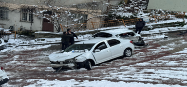 stanbul'da kar ya nedeniyle srcler zor anlar yayor