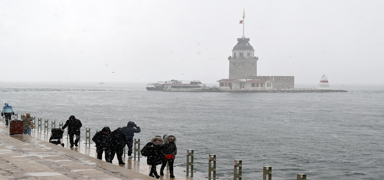 stanbul'da kar ya aralklarla sryor