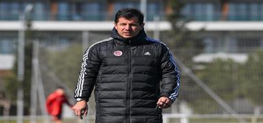 Emre Bel�zo�lu Antalyaspor'un ba��nda sahas�ndaki ilk galibiyetini ald�