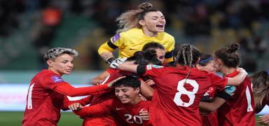 A Milli Kad�n Futbol Tak�m�'n�n konu�u Yunanistan