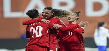 A Milli Kad�n Futbol Tak�m�, Yunanistan'� tek golle ge�ti