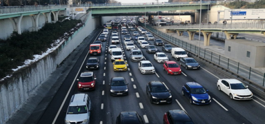 �stanbul'da sabah saatlerinde trafik yo�unlu�u meydana geldi