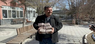 Yanllkla hesabna yatrlan 1 milyon 152 bin liray sahibine teslim etti
