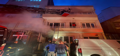 Lleburgaz'da apartman dairesinde yangn! Mahsur kalan 13 kii kurtarld