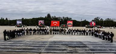 Mehmetik, lkenin drt bir yanndan gelen rencileri birliklerde arlad