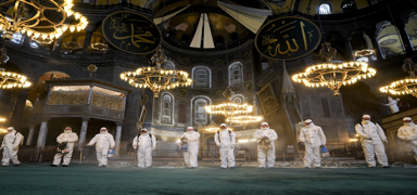 Ayasofya Camii'nde ramazan temizlii yapld