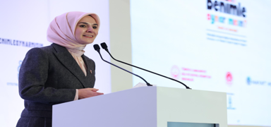 'Benimle Oynar msn?' iin imzalar atld! Bakan Gkta: Otizmin erken tespiti iin tarama yaplacak
