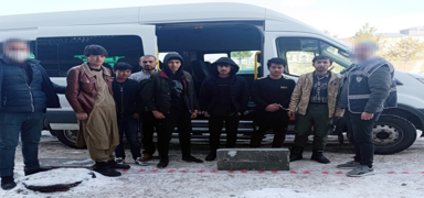 Kars'ta yakalanan gmenler Geri Gnderme Merkezine sevk edildi