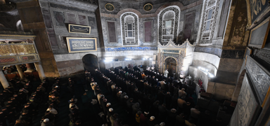 Erba, Ayasofya Camii'nde teravih namaz kldrd