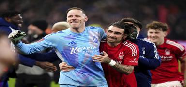 Nottingham Forest eyrek final biletini kapt