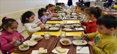 stanbul'daki 213 okulda salkl beslenme ve egzersizle obeziteyle mcadele ediliyor