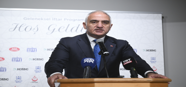 Bakan Ersoy: Yurt dnda yaayan kardelerimizi lkemizin byk bir deeri olarak gryoruz