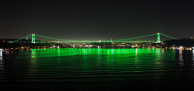 stanbul'un simgeleri 'Yeilay Haftas' iin yeil renkle aydnlatld