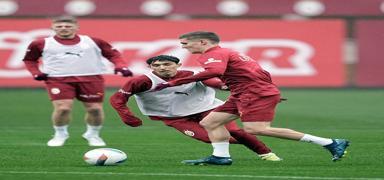 Lider Galatasaray, Alanyaspor'a haz�rlan�yor