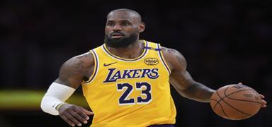 NBA'de 50 bin say barajn geen ilk isim : LeBron James