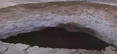 Aksaray'da 4 metre derinliinde obruk olutu