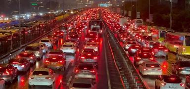 �stanbul'da trafik fel� oldu