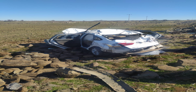 anlurfa'da otomobilin arampole devrilmesi sonucu 2 kii hayatn kaybetti