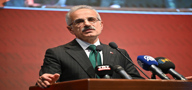Bakan Uralolu, 5G'nin TBMM'de deneyimlenebildiini bildirdi