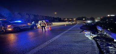 Ba�c�lar TEM Otoyolu'nda kaza: Motosiklet s�r�c�s� hayat�n� kaybetti