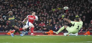 Arsenal toplam skorda 9-3'le eyrek finalde