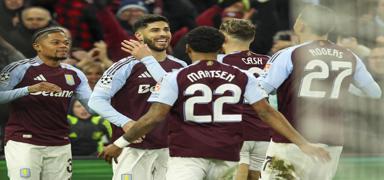 Aston Villa eyrek final biletini 3 golle ald