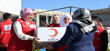 Trk Kzlay'dan dlib'de engelli kamplarnda kalanlara yardm