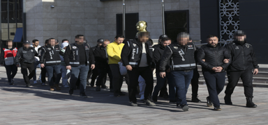 �anakkale'de otelde b��akl� kavga: 10 g�zalt�