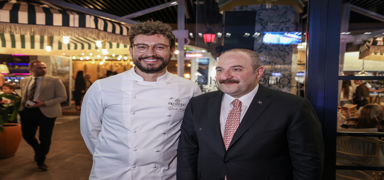 Mustafa Varank ile talyan ef Danilo, koruma altndaki ocuklarla iftarda bulutu