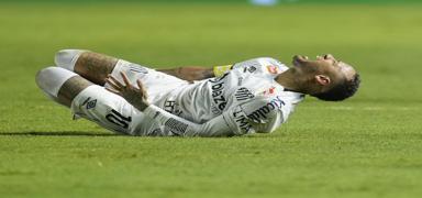Neymar'n sakatlklarla ba dertte: Kadrodan kartld