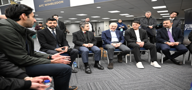 Cumhurbakan Badanman Kl ve AK Parti MKYK yesi zil ngiltere'de iftara katld