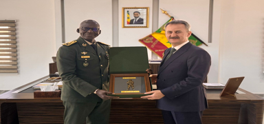 Grgn, Senegal'deki temaslarn srdryor