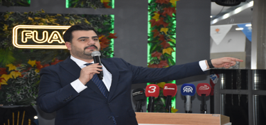 AK Partili �nan'dan �zel'e tepki: Hortumculara ortak de�ilsen provokasyonlar�n nedeni olma