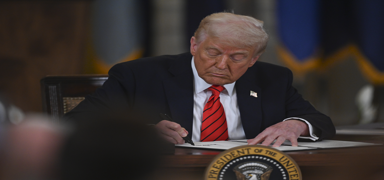 Trump yeni bakanlk kararnamesini imzalad