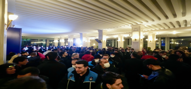 Provokat�rler polise sald�rd�