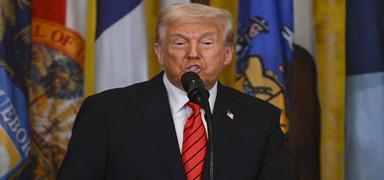 Trump'tan ok sayda eski hkmet yetkilisi hakknda karar