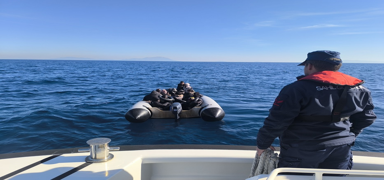 zmir'de dzensiz gmen operasyonu: 55'i kurtarld, 9'u yakaland