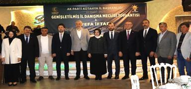Ktahya Yenikent iin yeni dnem: Bakan ve meclis yeleri AK Parti rozetlerini takt