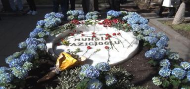 Muhsin Yazcolu, vefatnn 16'nc ylnda dualarla mezar banda anld