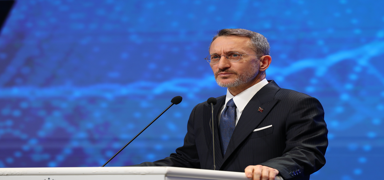 �leti�im Ba�kan� Altun'dan �zel'e sert cevap: �nce kendi evinizin �n�n� temizleyin