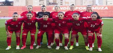 A Milli Kadn Futbol Takm'nda Slovenya malar kadrosu akland
