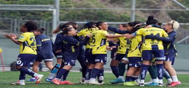 Kadn futbolunda derbinin kazanan Fenerbahe