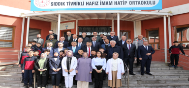 Bakan Tekin, Erzurum'da ziyaretlerde bulundu