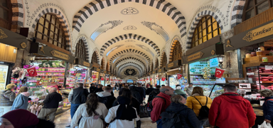 stanbul'da bayram alverii younluu! Uzun kuyruklar olutu