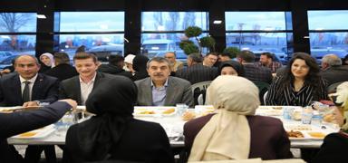 Bakan Tekin: Ayrtrc dili bir adm teye tadlar