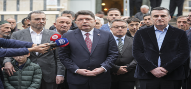 Adalet Bakan� Tun�: Bu bayram Ter�rs�z T�rkiye'ye ad�m att���m�z bir bayram olsun