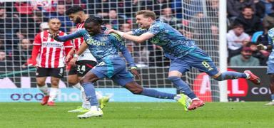 Ajax dev ma�ta PSV'yi 2 golle ge�ti