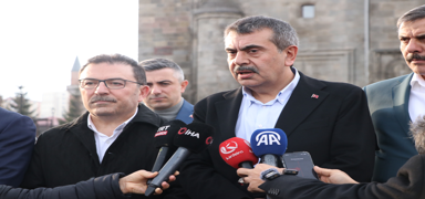 Bakan Tekin: Zulm altndaki btn kardelerimize bu zulm yapanlar lanetliyorum