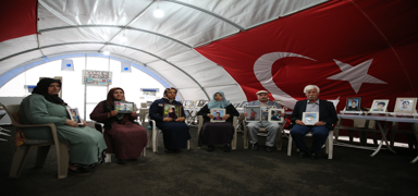 Diyarbakr annelerinin evlat nbeti bayramda da sryor