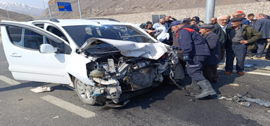 Hakkari'de kaza: 9 kii yaraland